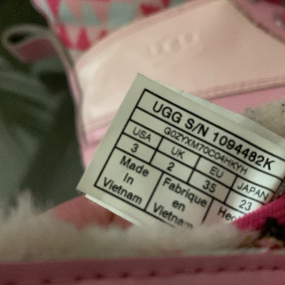 UGG BUTTE II PATENT TRUCKEE WATERPROOF LEATHER BOOTS - Picture 12 of 16